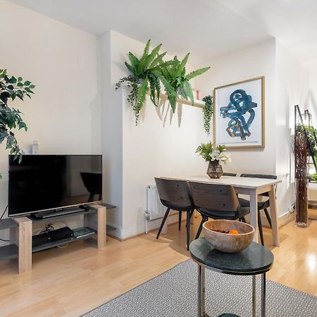 Elegant Kensington Apartment With Patio London Exterior photo