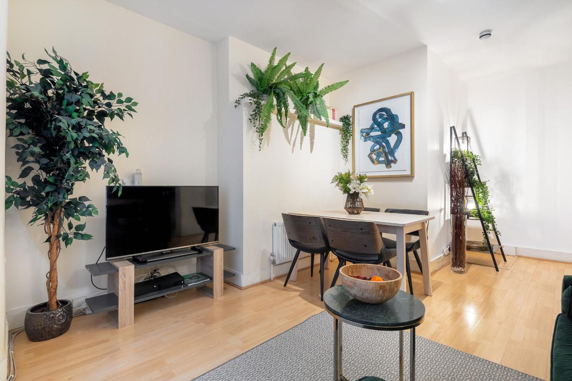 Elegant Kensington Apartment With Patio London Exterior photo